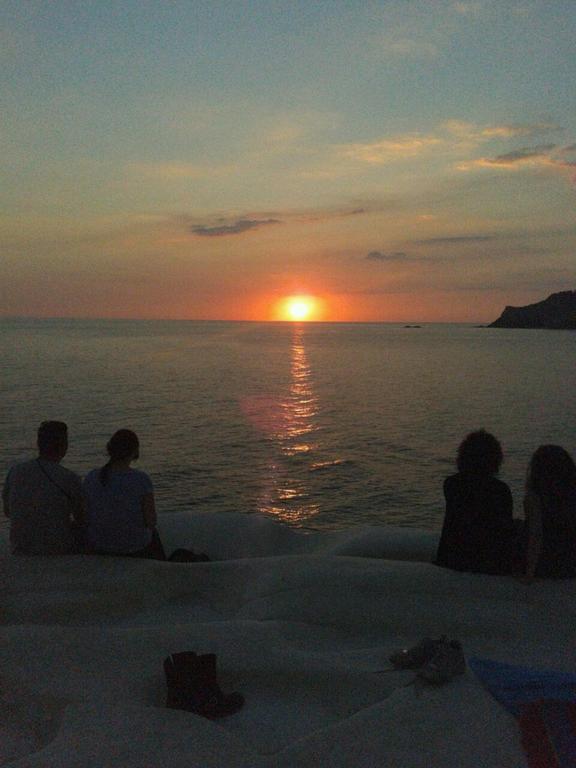 Un Tuffo Alla Scala Dei Turchi Realmonte Kültér fotó